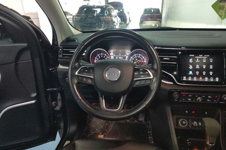 Jeep 大指挥官 2018款 2.0T 两驱进享版 国V局部细节13