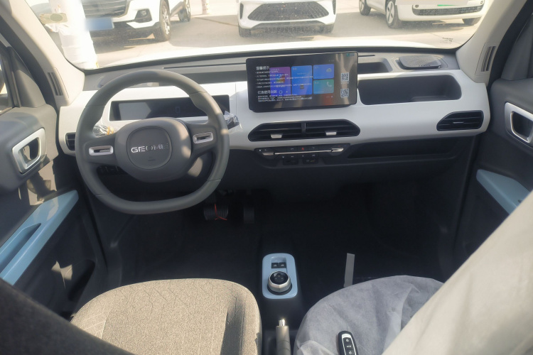 吉利银河 2024款 熊猫mini 200km 耐力熊中控内饰12
