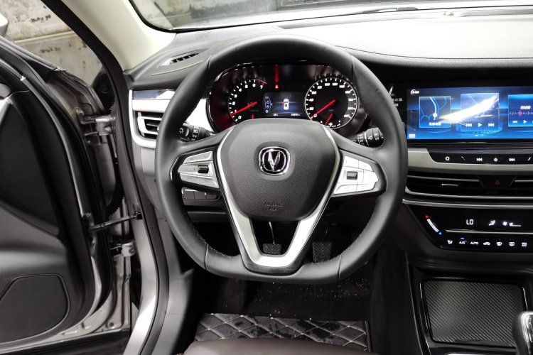 长安CS35PLUS 2019款 1.6L 手动畅联版中控内饰13
