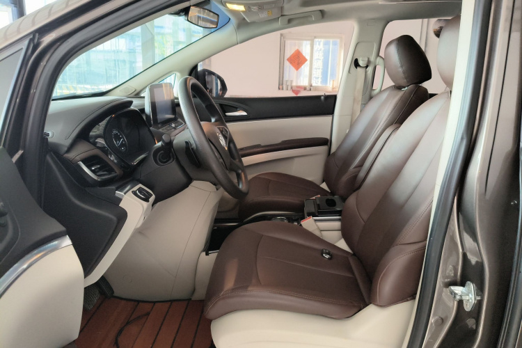 别克GL8 2021款 陆上公务舱 652T 舒适型中控内饰19