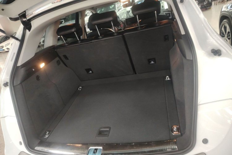 奥迪Q5 2016款 40 TFSI 进取型机舱底盘23