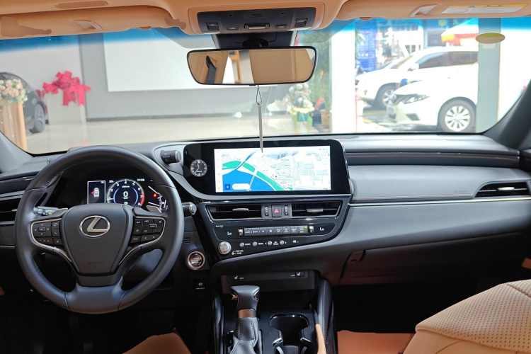 雷克萨斯ES 2023款 260 卓越版中控内饰12