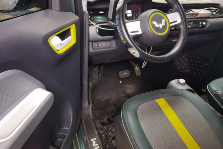 五菱汽车 宏光MINIEV 2022款 GAMEBOY 200km 玩咖款 磷酸铁锂中控内饰7003