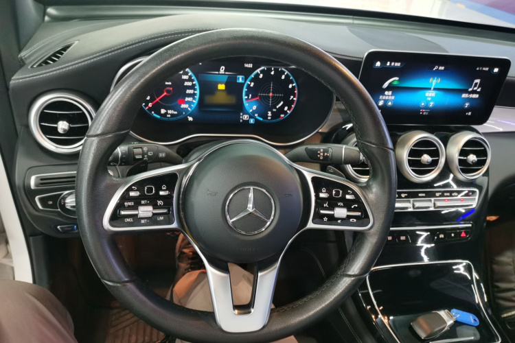 奔驰GLC 2021款 GLC 260 L 4MATIC 动感型中控内饰13