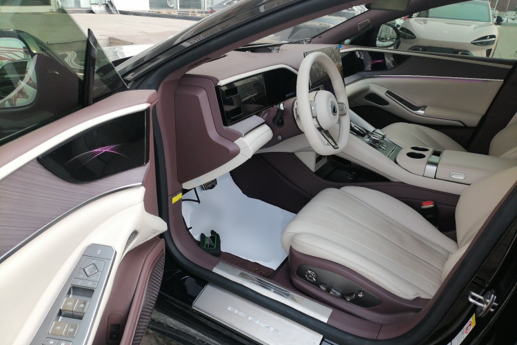 腾势Z9GT 2024款 1100四驱Ultra版中控内饰20