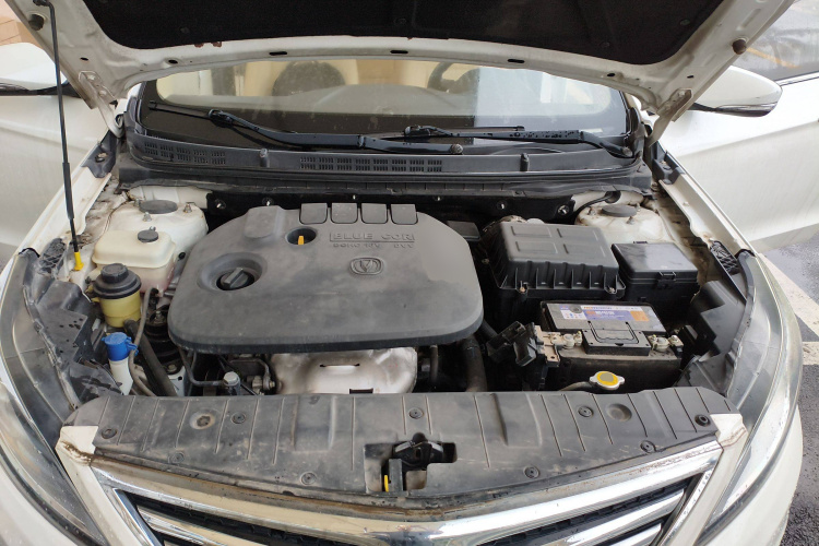 长安 逸动 2016款 1.6L 自动风尚型机舱底盘24