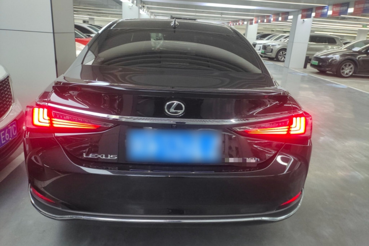 雷克萨斯ES 2022款 300h 卓越版车身外观6
