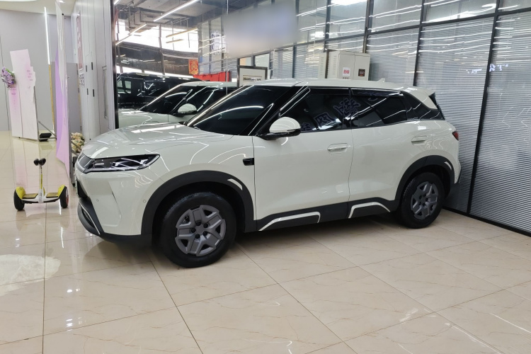 比亚迪 元UP 2025款 智驾版 401KM 活力版车身外观4