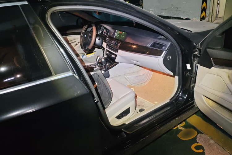 宝马5系 2013款 525Li 豪华型局部细节9005