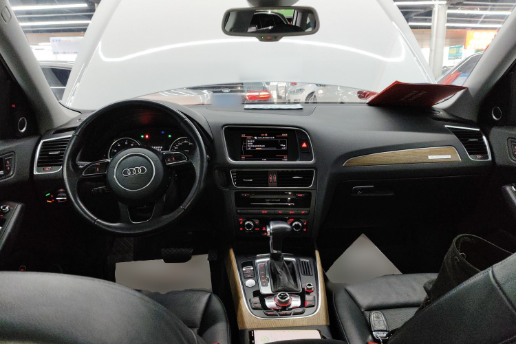 奥迪Q5 2013款 40 TFSI 豪华型中控内饰12