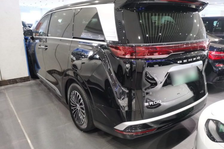 腾势D9 2024款 EV 620 尊享型车身外观4