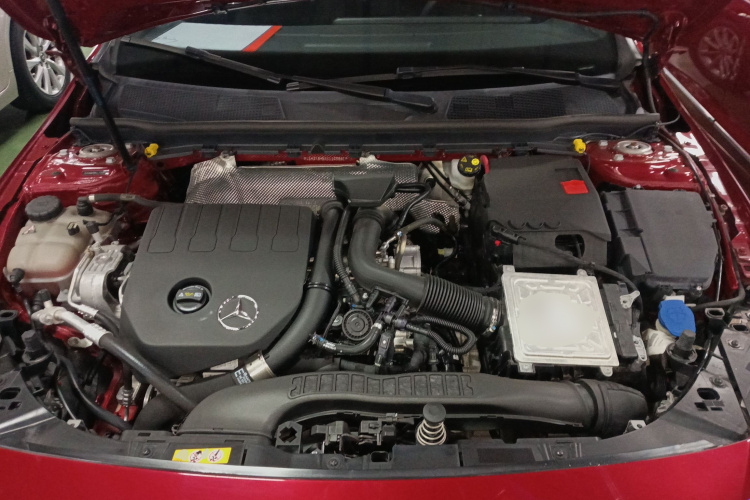 奔驰A级 2020款 改款 A 200 L 运动轿车时尚型机舱底盘24