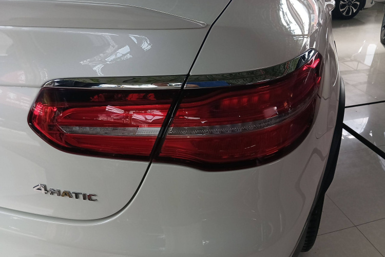 奔驰GLC轿跑 AMG 2017款 AMG GLC 43 4MATIC 轿跑SUV车身外观6006