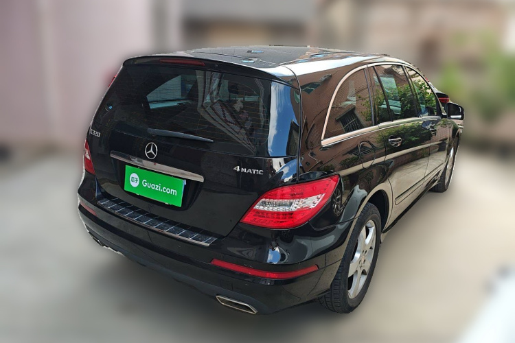 奔驰R级 2014款 R 320 4MATIC 豪华型车身外观7