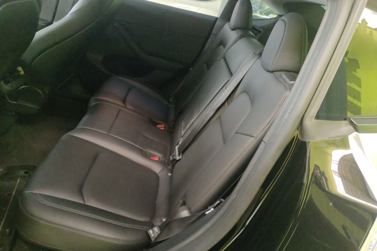 特斯拉 Model Y 2022款 改款 后轮驱动版中控内饰7004