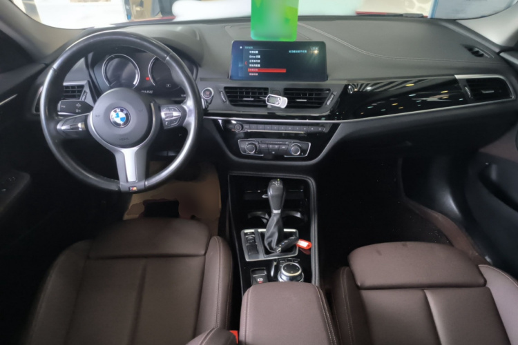 宝马1系 2019款 118i M运动套装中控内饰12