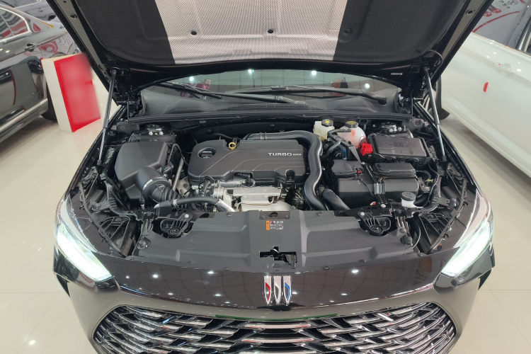 别克 君威 2024款 改款 25T 超享版机舱底盘24