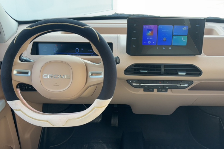 吉利银河 2024款 熊猫mini 200km 耐力熊中控内饰7003