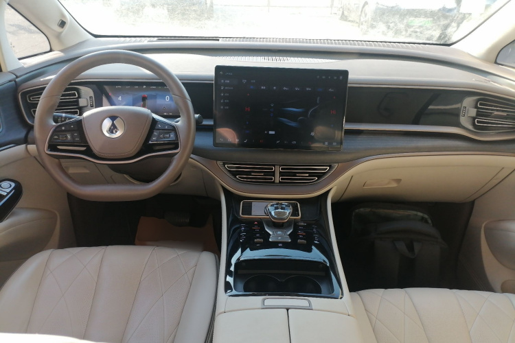 腾势D9 2022款 DM-i 970 四驱旗舰型中控内饰12