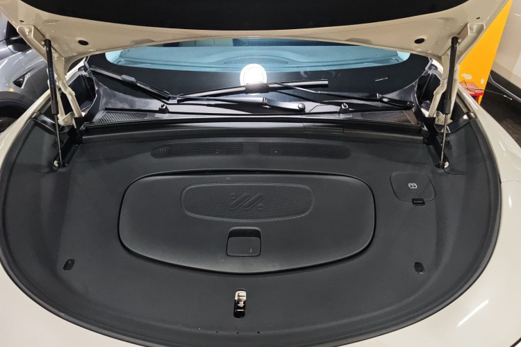 智己汽车 智己LS6 2025款 灵蜥智驾版机舱底盘24