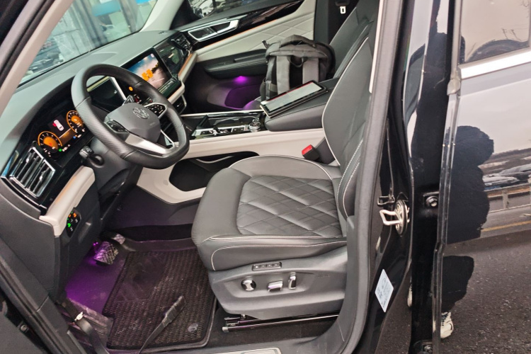 大众 途昂 2023款 530 V6 四驱尊崇旗舰版中控内饰19