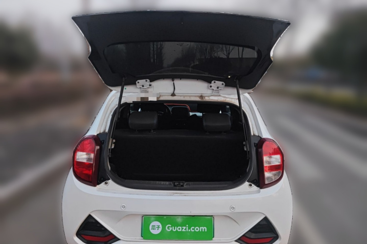 江铃集团新能源 易至EV2 2022款 心动版中控内饰23