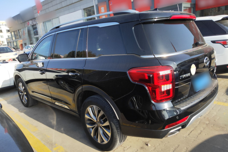 广汽传祺 传祺GS8 2017款 320T 两驱豪华智联版（七座）车身外观4