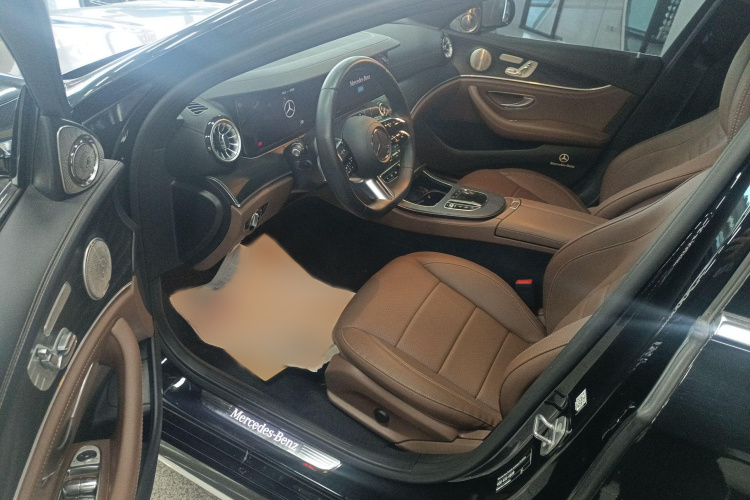 奔驰E级 2023款 E 300 L 运动时尚型局部细节19