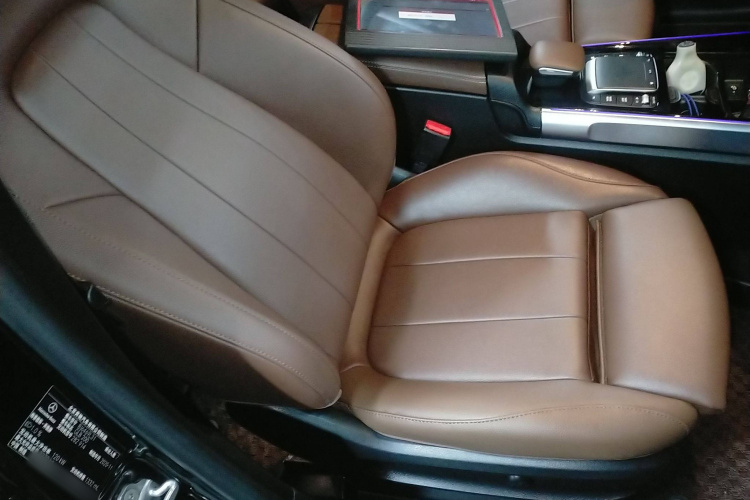 奔驰GLB 2021款 GLB 200 时尚型局部细节41