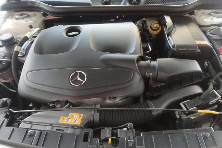 奔驰GLA 2016款 GLA 200 时尚型机舱底盘24