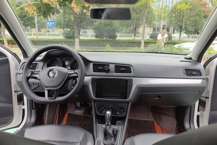 大众 朗逸 2015款 230TSI DSG舒适版中控内饰7003