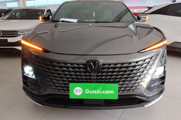 长安UNI-T 2023款 第二代 1.5T 尊贵型车身外观2