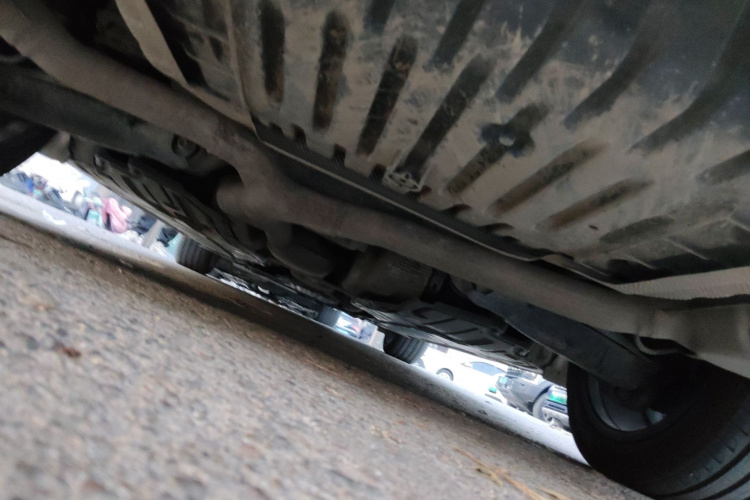 奔驰E级 2017款 E 300 L 运动豪华型局部细节9009