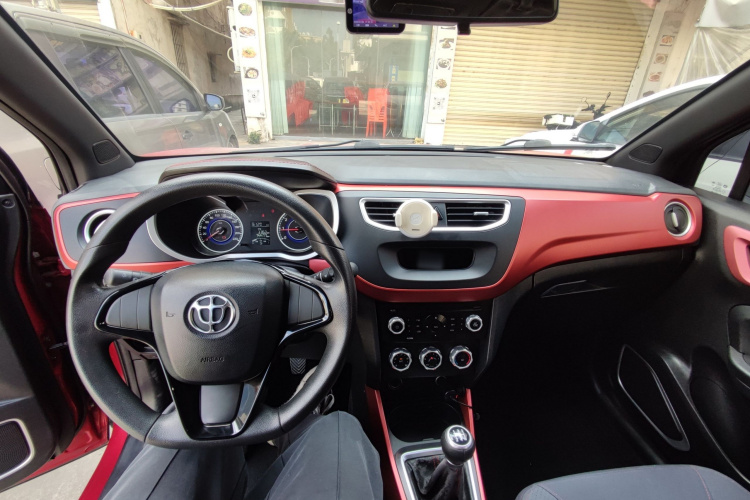 中华V3 2015款 1.5L 手动舒适型中控内饰7002