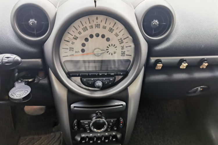 MINI Countryman 2011款 1.6L COOPER Fun局部细节16