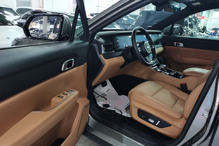 理想汽车 理想ONE 2021款 增程6座版中控内饰20