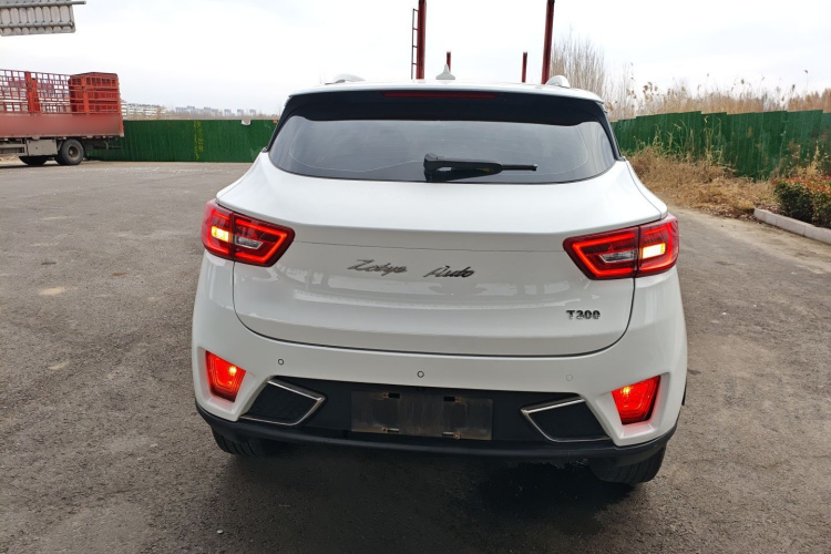 众泰T300 2017款 1.5T CVT尊享型车身外观6