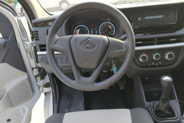 长安凯程 长安星卡 2023款 1.5L GDI 双排2.55米载货汽车舒适型中控内饰13