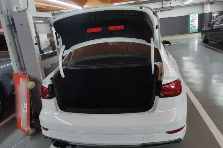 奥迪A3 2018款 30周年年型 Limousine 35 TFSI 时尚型局部细节23