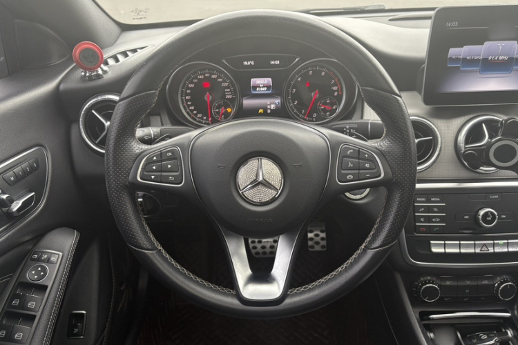 奔驰CLA 2018款 CLA 200 时尚型局部细节13