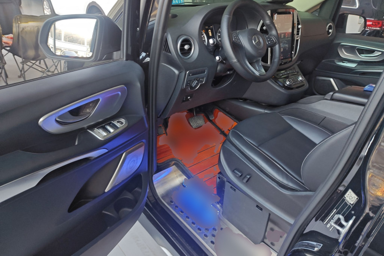 奔驰 威霆 2018款 2.0T 商务版 国VI中控内饰7003