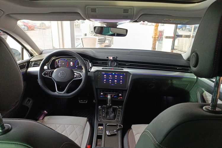 大众 迈腾 2023款 200万辆纪念版 380TSI DSG旗舰型中控内饰7002
