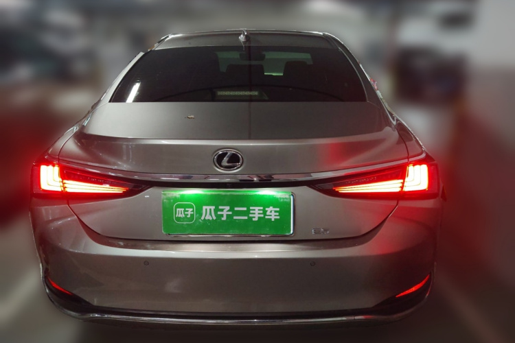 雷克萨斯ES 2022款 200 卓越版车身外观6