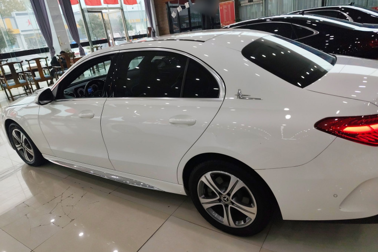 奔驰C级 2022款 改款 C 200 L 运动版车身外观4