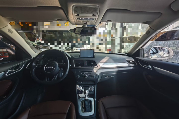 奥迪Q3 2013款 35 TFSI 舒适型中控内饰12