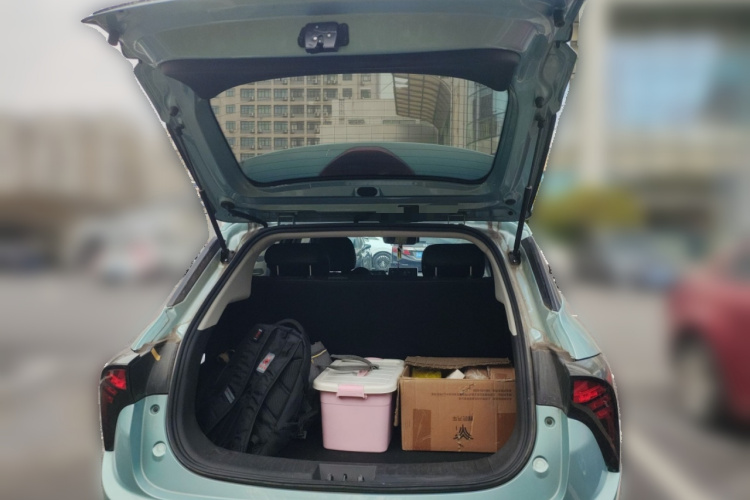 哪吒汽车 哪吒V 2022款 潮 400 Lite局部细节23