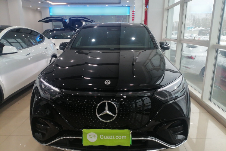 奔驰EQE SUV 2023款 350 4MATIC 先锋版车身外观2