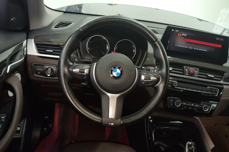 宝马X1 2022款 改款 xDrive25Li 尊享型中控内饰13