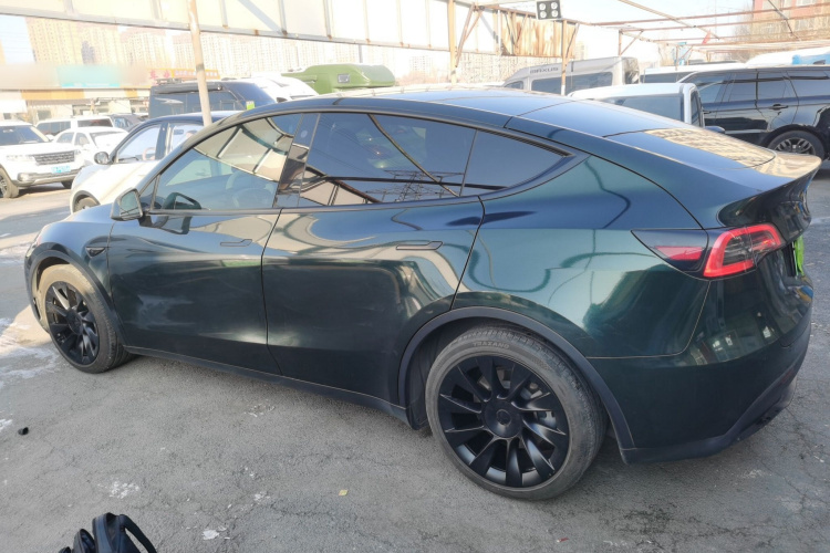 特斯拉 Model Y 2021款 标准续航后驱版车身外观4