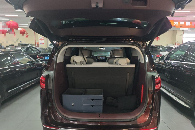 别克GL8 2022款 Avenir艾维亚 七座亲礼版机舱底盘23